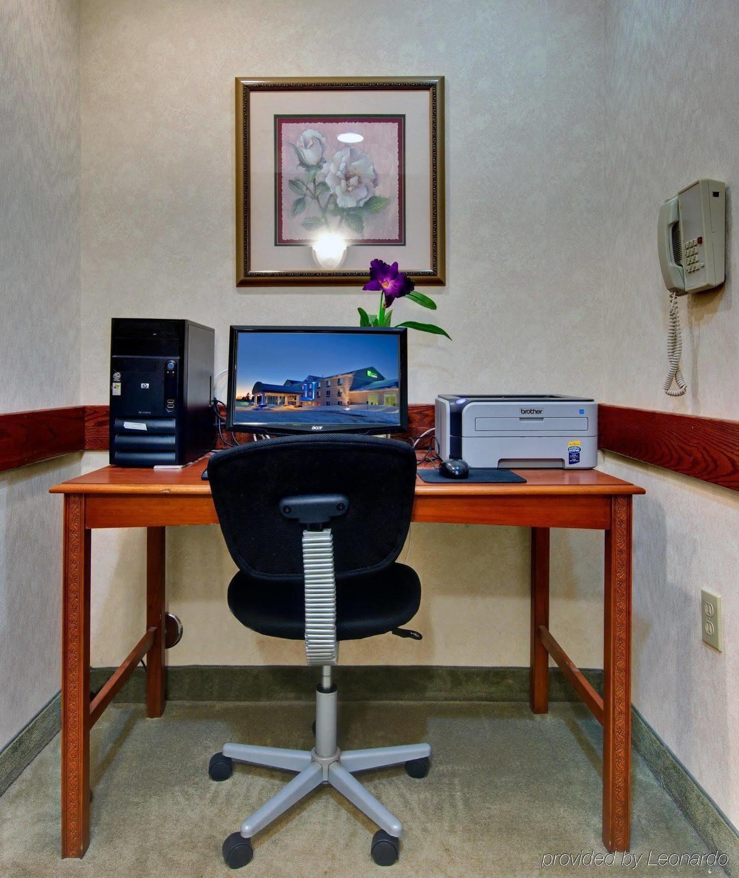 Holiday Inn Express Hotel & Suites Cadillac By Ihg Εξωτερικό φωτογραφία