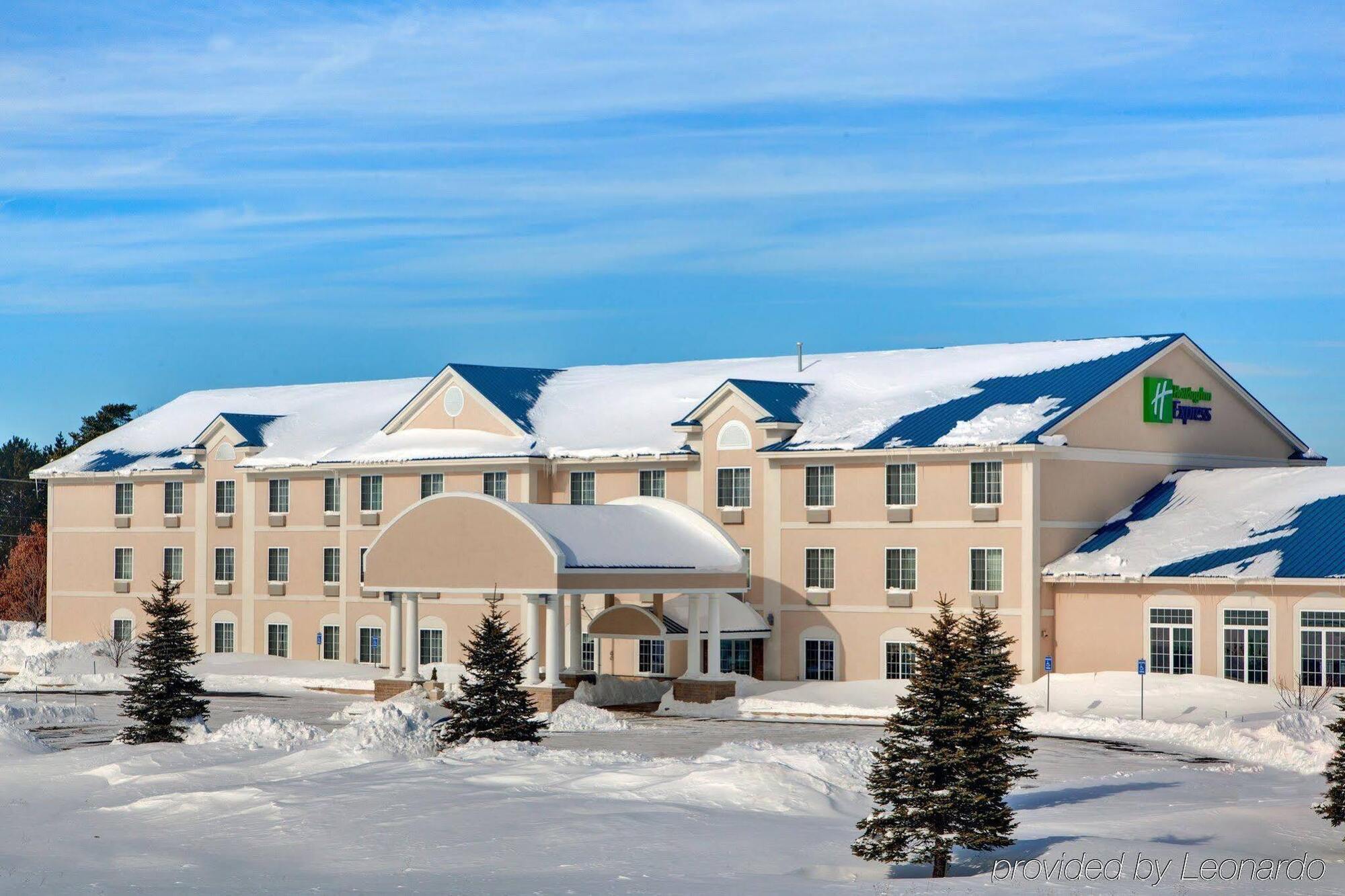 Holiday Inn Express Hotel & Suites Cadillac By Ihg Εξωτερικό φωτογραφία